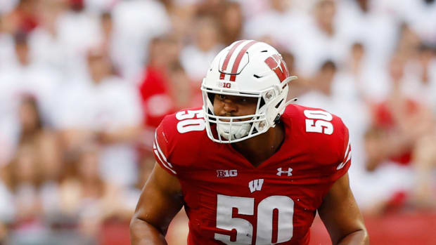 Wisconsin right tackle Logan brown pass-blocking against Washington State.